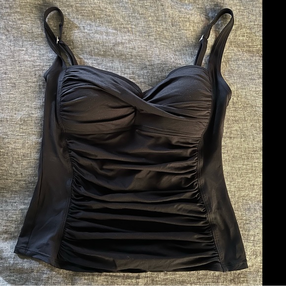 La Blanca Other - LA BLANCA BY ROD BEATTIE Tankini
Swimsuit Top - Size 6 In Very Good Condition!